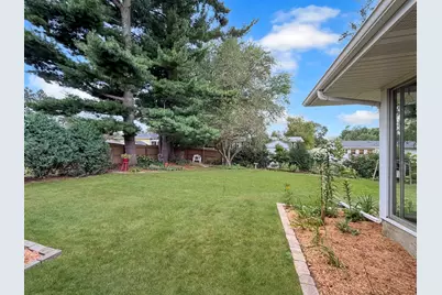 1353 Empire Court, Freeport, IL 61032 - Photo 3