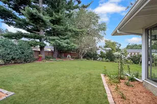 1353 Empire Ct, Freeport, IL 61032 - Photo 3