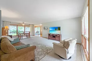 1353 Empire Ct, Freeport, IL 61032 - Photo 7