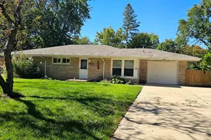 212 Hill Ave, North Aurora, IL 60542 - Photo 1