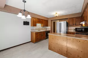 456 Oakwood Pl, Geneseo, IL 61254 - Photo 9