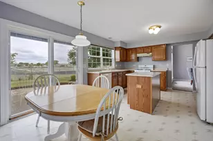 677 Linden Dr, Carol Stream, IL 60188 - Photo 7