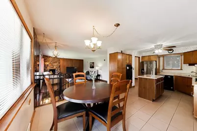 704 W Lonnquist Boulevard, Mount Prospect, IL 60056 - Photo 9