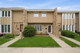 20 Ottawa Ct, Justice, IL 60458 - Photo 1