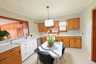 1300 Grant St, Eldorado, IL 62930 - Photo 13