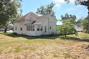 1300 Grant St, Eldorado, IL 62930 - Photo 9