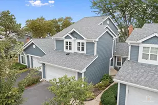 27 Sarahs Grove Ln, Schaumburg, IL 60193 - Photo 1