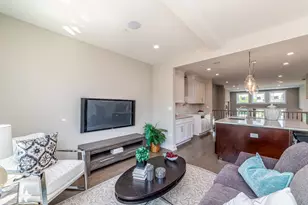 349 E 43rd St, Chicago, IL 60653 - Photo 13