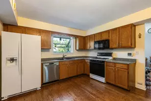 1898 McRae Ln, Mundelein, IL 60060 - Photo 9
