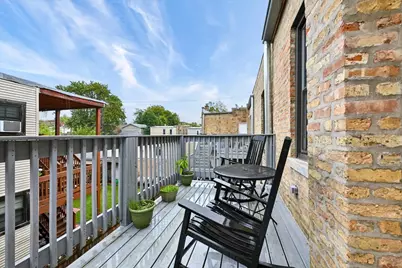 2920 W Berteau Avenue #2, Chicago, IL 60618 - Photo 15