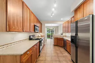 415 Shadow Creek Dr, Vernon Hills, IL 60061 - Photo 3