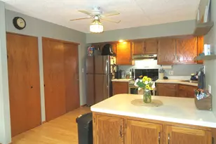 101 Caterpillar Dr, Joliet, IL 60436 - Photo 5