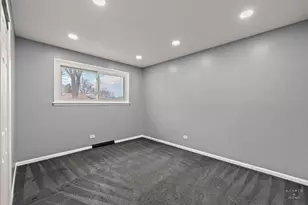 1923 E Pawnee Ln, Mount Prospect, IL 60056 - Photo 15