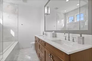 2057 N Oakley Ave, Chicago, IL 60647 - Photo 19