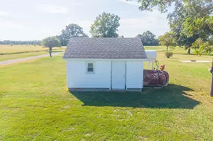 2217 Mercer Farm Rd, Centralia, IL 62801 - Photo 31