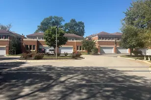 152 Finstad Dr, Libertyville, IL 60048 - Photo 1