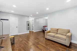 457 Lilac Ln, Elk Grove Village, IL 60007 - Photo 3