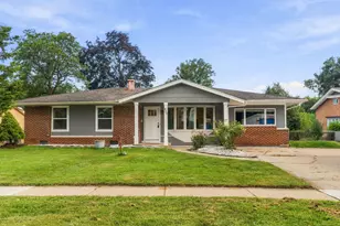 457 Lilac Ln, Elk Grove Village, IL 60007 - Photo 1