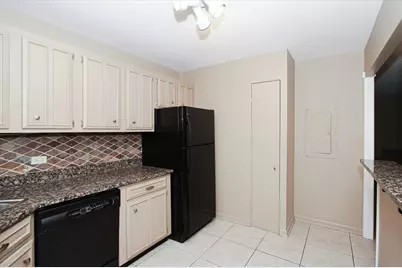 2000 Saint Regis Drive #6J, Lombard, IL 60148 - Photo 9