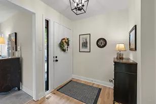 320 Oak Hill Rd, Lake Barrington, IL 60010 - Photo 5