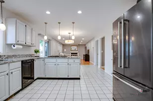 176 Adler Dr, Libertyville, IL 60048 - Photo 7