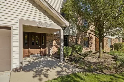 912 Stradford Circle #B, Buffalo Grove, IL 60089 - Photo 1