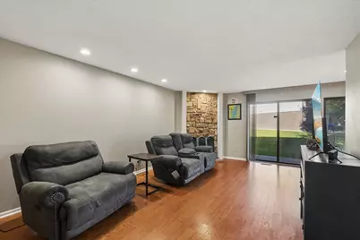 912 Stradford Circle #B, Buffalo Grove, IL 60089 - Photo 5