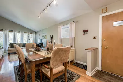 6542 N Kenneth Avenue, Lincolnwood, IL 60712 - Photo 3