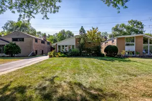 6542 N Kenneth Ave, Lincolnwood, IL 60712 - Photo 1