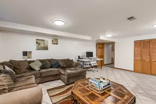 6542 N Kenneth Ave, Lincolnwood, IL 60712 - Photo 19