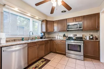 6542 N Kenneth Avenue, Lincolnwood, IL 60712 - Photo 9