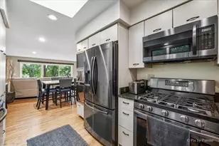 208 N Shore Dr, Oakwood Hills, IL 60013 - Photo 15