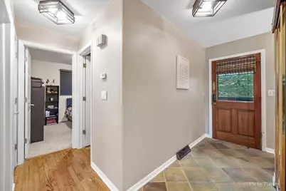208 N Shore Drive, Oakwood Hills, IL 60013 - Photo 5