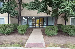 2424 E Oakton St, Arlington Heights, IL 60004 - Photo 1