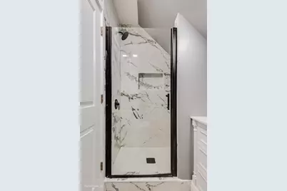 1128 N Lockwood Avenue, Chicago, IL 60651 - Photo 17