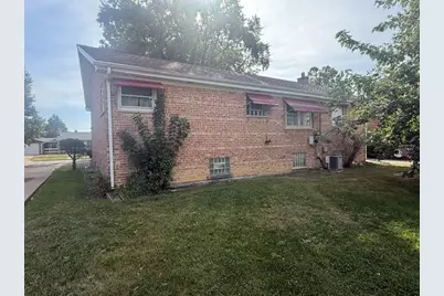 9426 S Avers Avenue, Evergreen Park, IL 60805 - Photo 9