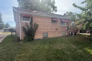 9426 S Avers Ave, Evergreen Park, IL 60805 - Photo 9
