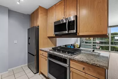 9655 Woods Drive #707, Skokie, IL 60077 - Photo 9