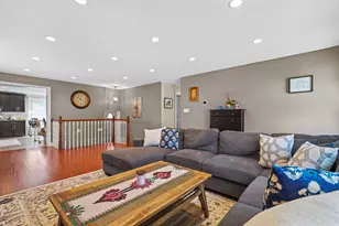 421 Vassar Ln, Des Plaines, IL 60016 - Photo 11