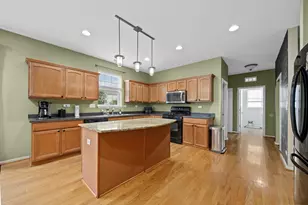718 Versailles Pkwy, Oswego, IL 60543 - Photo 13