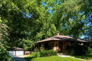 125 E Kimball Ave, Woodstock, IL 60098 - Photo 1