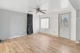 505 E 4th St, Sterling, IL 61081 - Photo 7