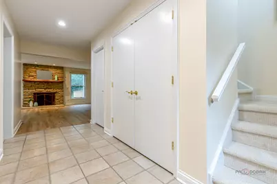10 Newcastle Lane, Lincolnshire, IL 60069 - Photo 3