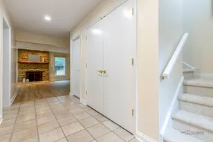 10 New Castle Ln, Lincolnshire, IL 60069 - Photo 3