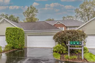 10 New Castle Ln, Lincolnshire, IL 60069 - Photo 1