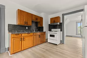 1035 Benton St, Rockford, IL 61107 - Photo 7