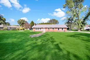 830 McClaran Ave, Aurora, IL 60506 - Photo 3
