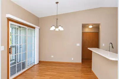 1623 Silverstone Drive #1623, Carpentersville, IL 60110 - Photo 5