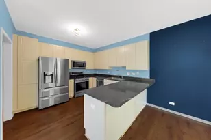 384 W Pointe Dr, Vernon Hills, IL 60061 - Photo 11