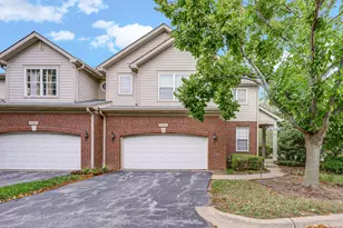 384 W Pointe Dr, Vernon Hills, IL 60061 - Photo 1